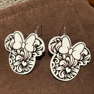 Black-and-white Minnie earrings​